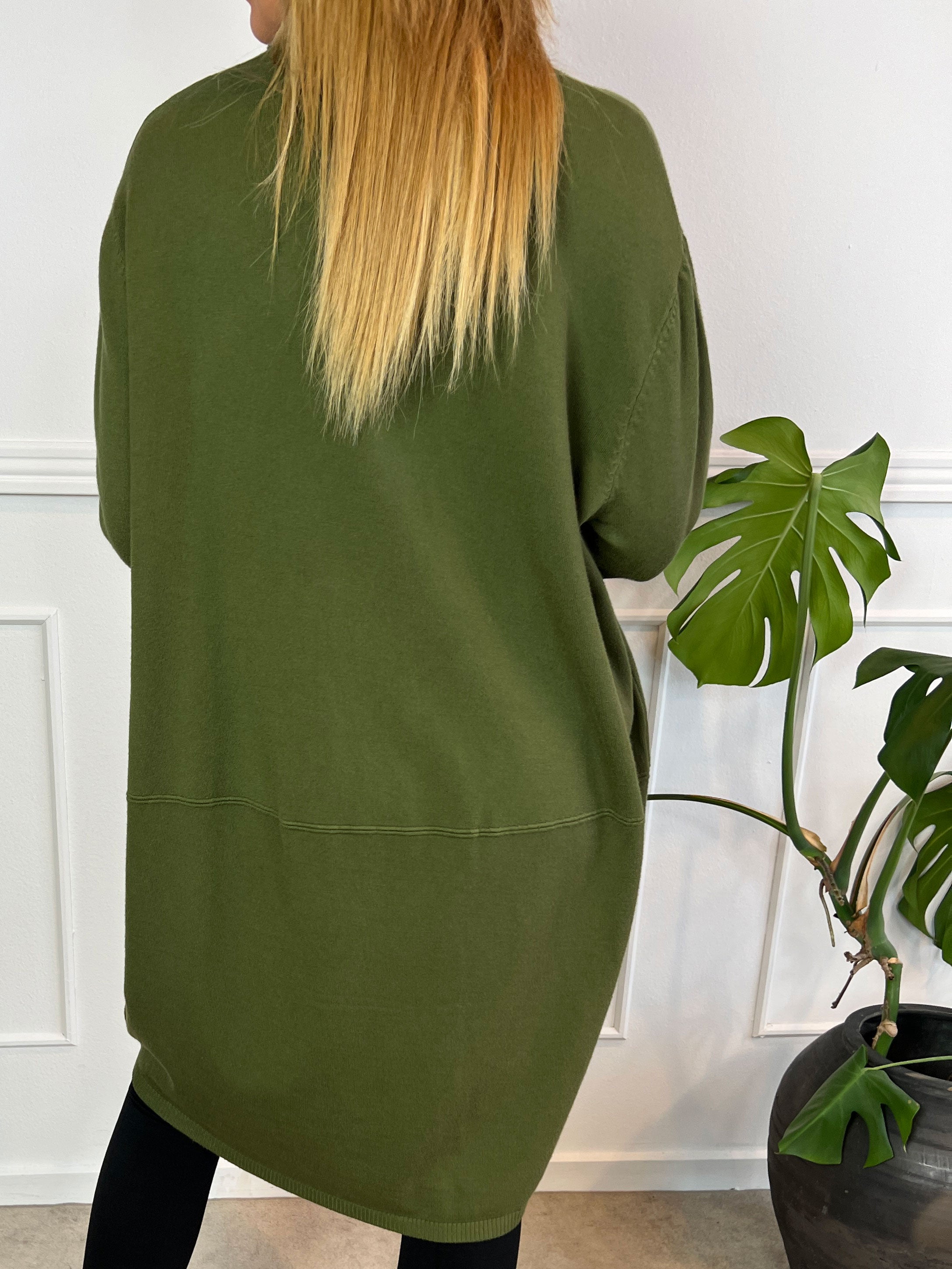 Vera - Enfärgad klänning med fickor